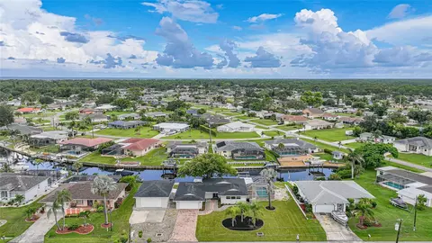 1950 Fairview Dr, Englewood, FL 34223