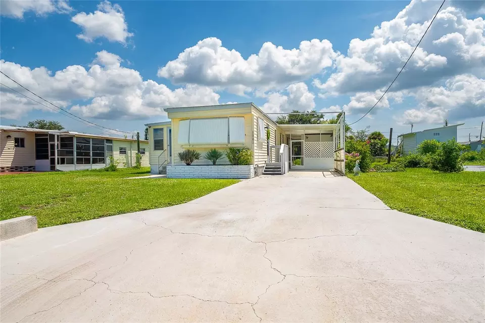  1301 Kingfisher Dr, Englewood, FL 34224 photo 2