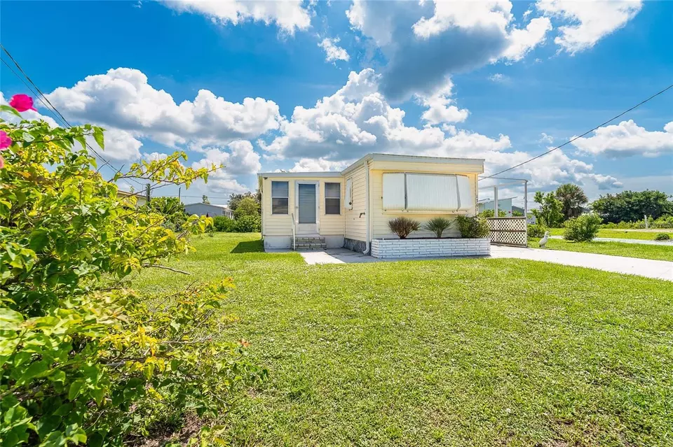  1301 Kingfisher Dr, Englewood, FL 34224 photo 1