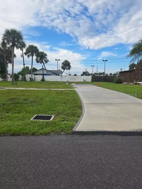 2445 Heron Dr, Englewood, FL 34224
