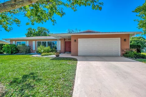 526 Oxford Dr, Venice, FL 34293