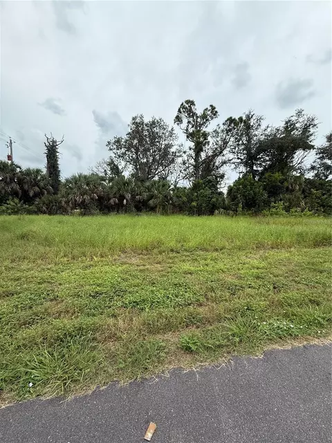 4 Andrews St # A, Englewood, FL 34224