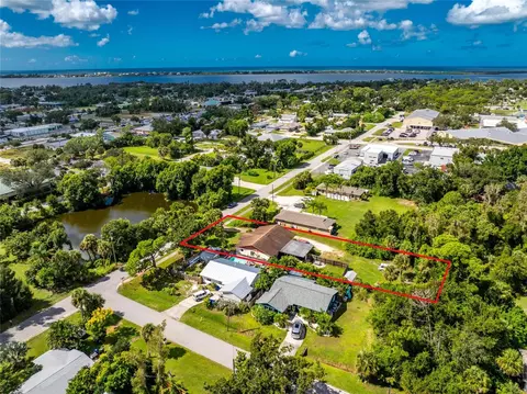 120 W Perry Ln, Englewood, FL 34223