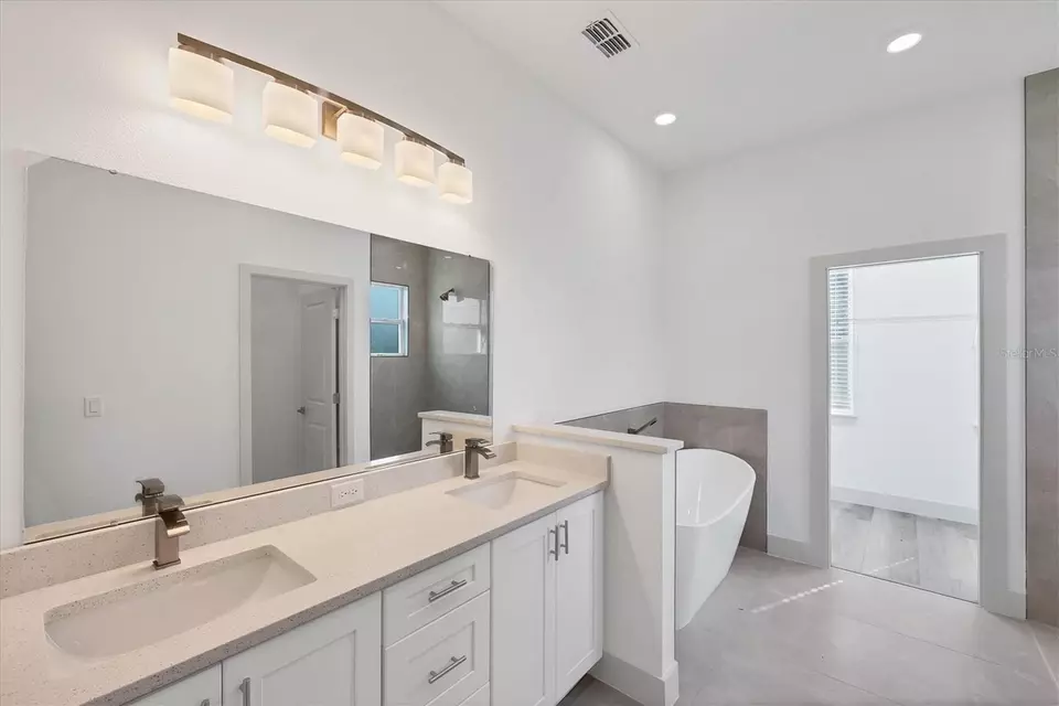 Bath - 19152 Addison Ave, Port Charlotte, FL 33954 photo 1 of 3