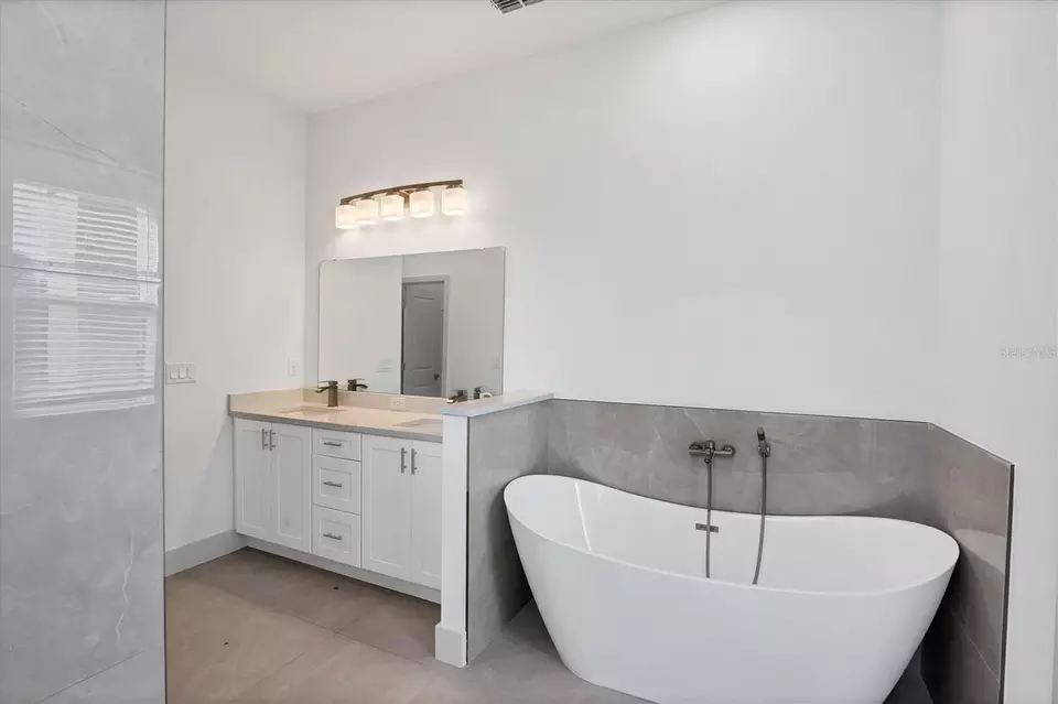 Bath - 19152 Addison Ave, Port Charlotte, FL 33954 photo 2 of 3