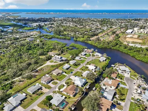 560 Sandlor Dr, Englewood, FL 34223