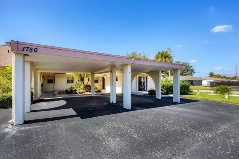 1750 Lake Pl #1750-B, Venice, FL 34293