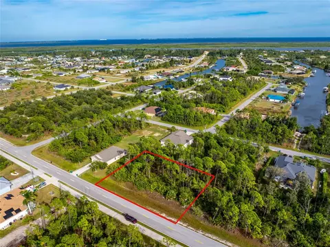 9412 Hallendale Dr, Port Charlotte, FL 33981