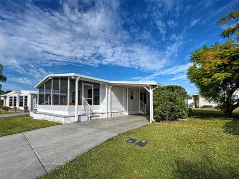 16 N Botany Bay Cir, Englewood, FL 34223