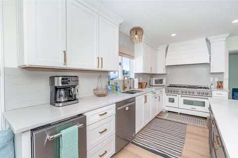 Kitchen - 320 Anchor Row, Placida, FL 33946 photo 4 of 5