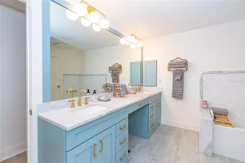 Bath - 320 Anchor Row, Placida, FL 33946 photo 1 of 6