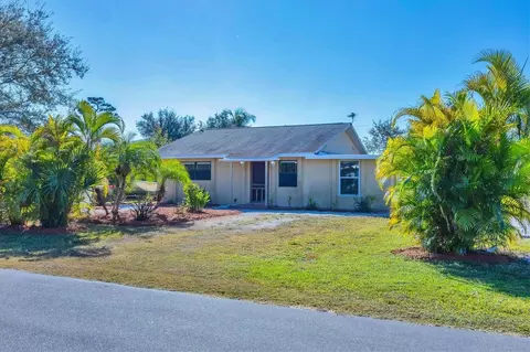831 E 1st St, Englewood, FL 34223