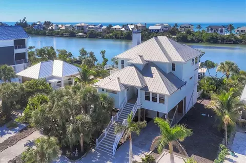 121 Bocilla Dr, Placida, FL 33946