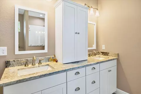 Bath - 34 Brig Cir S, Placida, FL 33946 photo 1 of 3