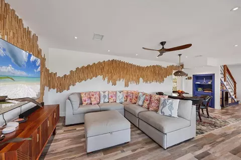 Living - 440 Bocilla Dr, Placida, FL 33946 photo 3 of 7