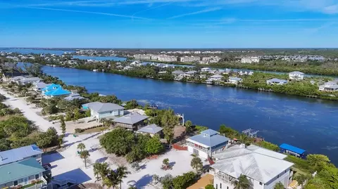 View/Area - 440 Bocilla Dr, Placida, FL 33946 photo 9 of 11