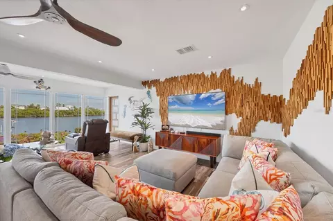 Living - 440 Bocilla Dr, Placida, FL 33946 photo 2 of 7