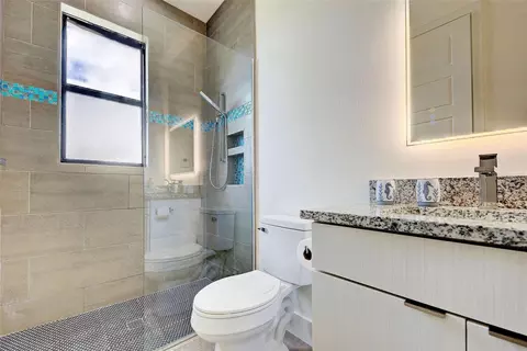 Bath - 19 Windward Rd, Placida, FL 33946 photo 8 of 8