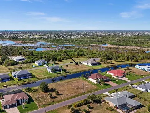 176 W Pine Valley Ln, Rotonda West, FL 33947