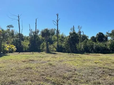 8 Tournament Rd, Rotonda West, FL 33947