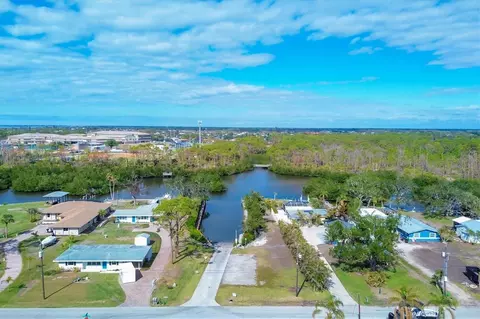 2090 Pennsylvania Ave, Englewood, FL 34224
