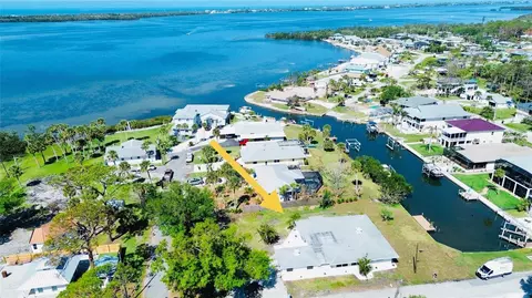 352 Oak St, Englewood, FL 34223