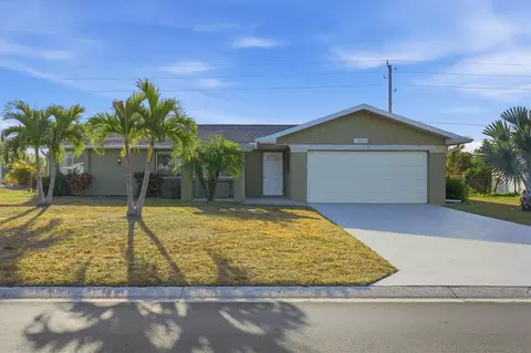 33 Annapolis Ln, Rotonda West, FL 33947