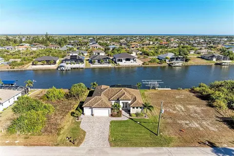 8290 Tracy Cir, Port Charlotte, FL 33981
