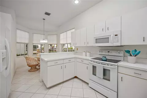 Kitchen - 547 Fallbrook Dr, Venice, FL 34292 photo 6 of 6