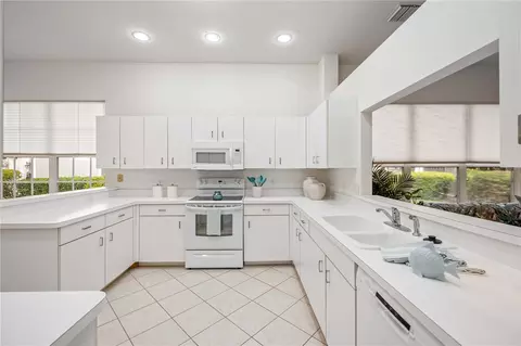 Kitchen - 547 Fallbrook Dr, Venice, FL 34292 photo 3 of 6