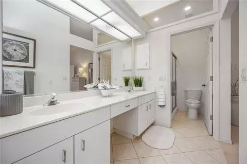 Bath - 547 Fallbrook Dr, Venice, FL 34292 photo 2 of 3