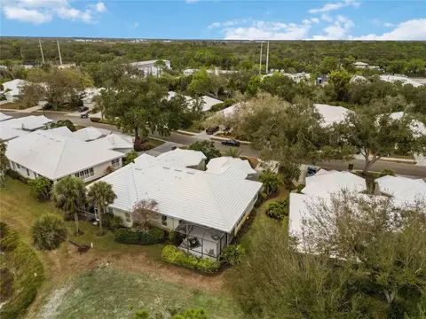 View/Area - 547 Fallbrook Dr, Venice, FL 34292 photo 3 of 26