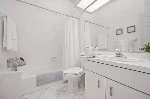 Bath - 547 Fallbrook Dr, Venice, FL 34292 photo 3 of 3