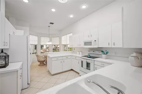 Kitchen - 547 Fallbrook Dr, Venice, FL 34292 photo 2 of 6