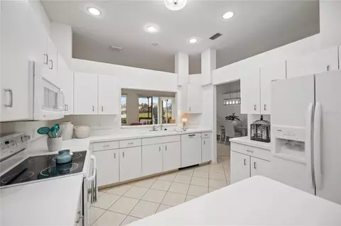 Kitchen - 547 Fallbrook Dr, Venice, FL 34292 photo 1 of 6