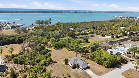 3000 Bourbon St, Englewood, FL 34224