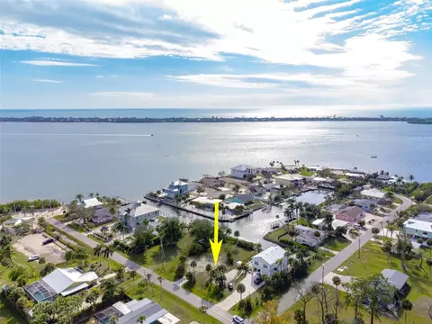 46 Harbor Ln, Englewood, FL 34223