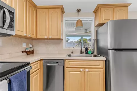 Kitchen - 960 Darwin Rd, Venice, FL 34293 photo 3 of 3