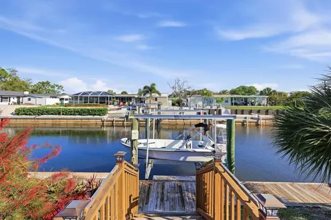 866 E 6th St, Englewood, FL 34223