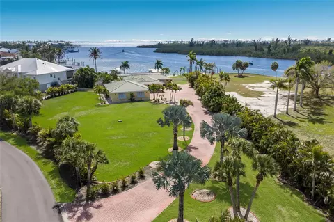 90 Buccaneer Bnd, Placida, FL 33946