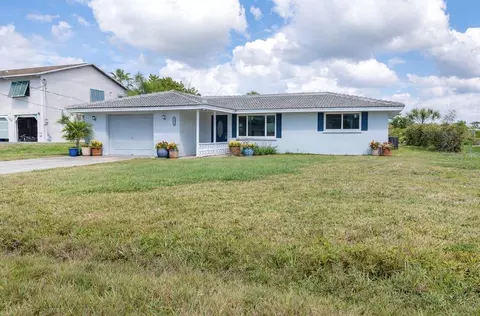 130 Crestview Dr, Englewood, FL 34223