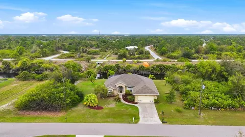 300 Baytree Dr, Rotonda West, FL 33947