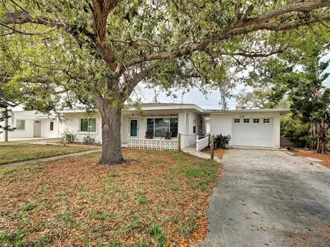 25 Hillcrest Dr, Englewood, FL 34223