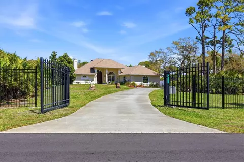1711 Bayshore Dr, Englewood, FL 34223