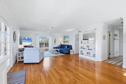Living - 11 Bocilla Dr, Placida, FL 33946 photo 2 of 5