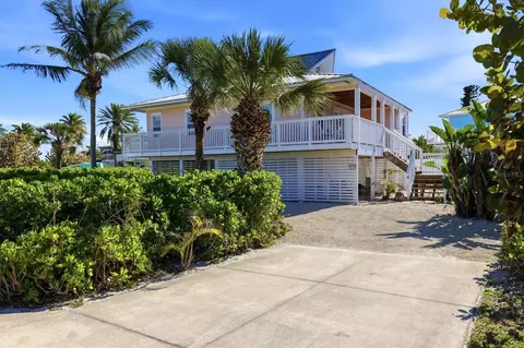 Exterior - 11 Bocilla Dr, Placida, FL 33946 photo 2 of 9