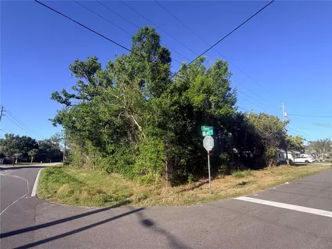 901 Oxford Dr, Englewood, FL 34223