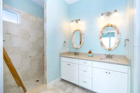 Bath - 431 Kettle Harbor Dr, Placida, FL 33946 photo 2 of 3