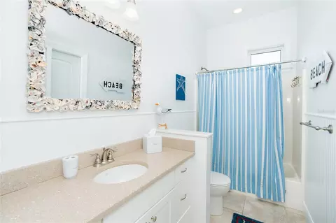 Bath - 431 Kettle Harbor Dr, Placida, FL 33946 photo 3 of 3