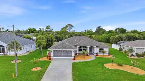 828 Rotonda Cir, Rotonda West, FL 33947